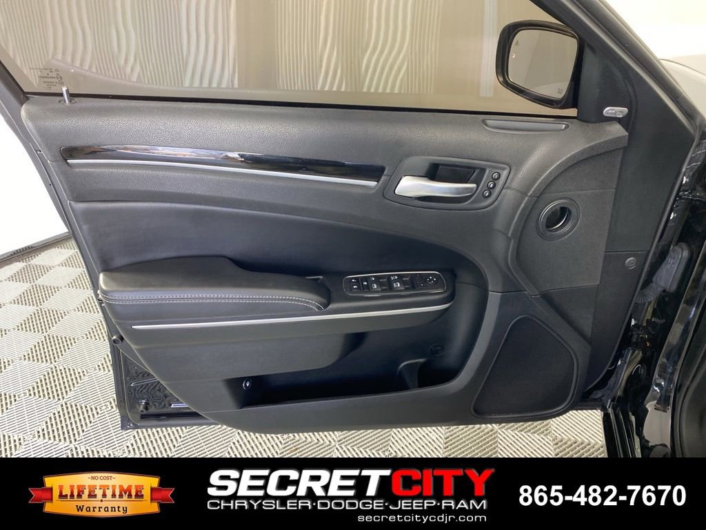 Used 2023 Chrysler 300 S w/ Comfort Group image 12