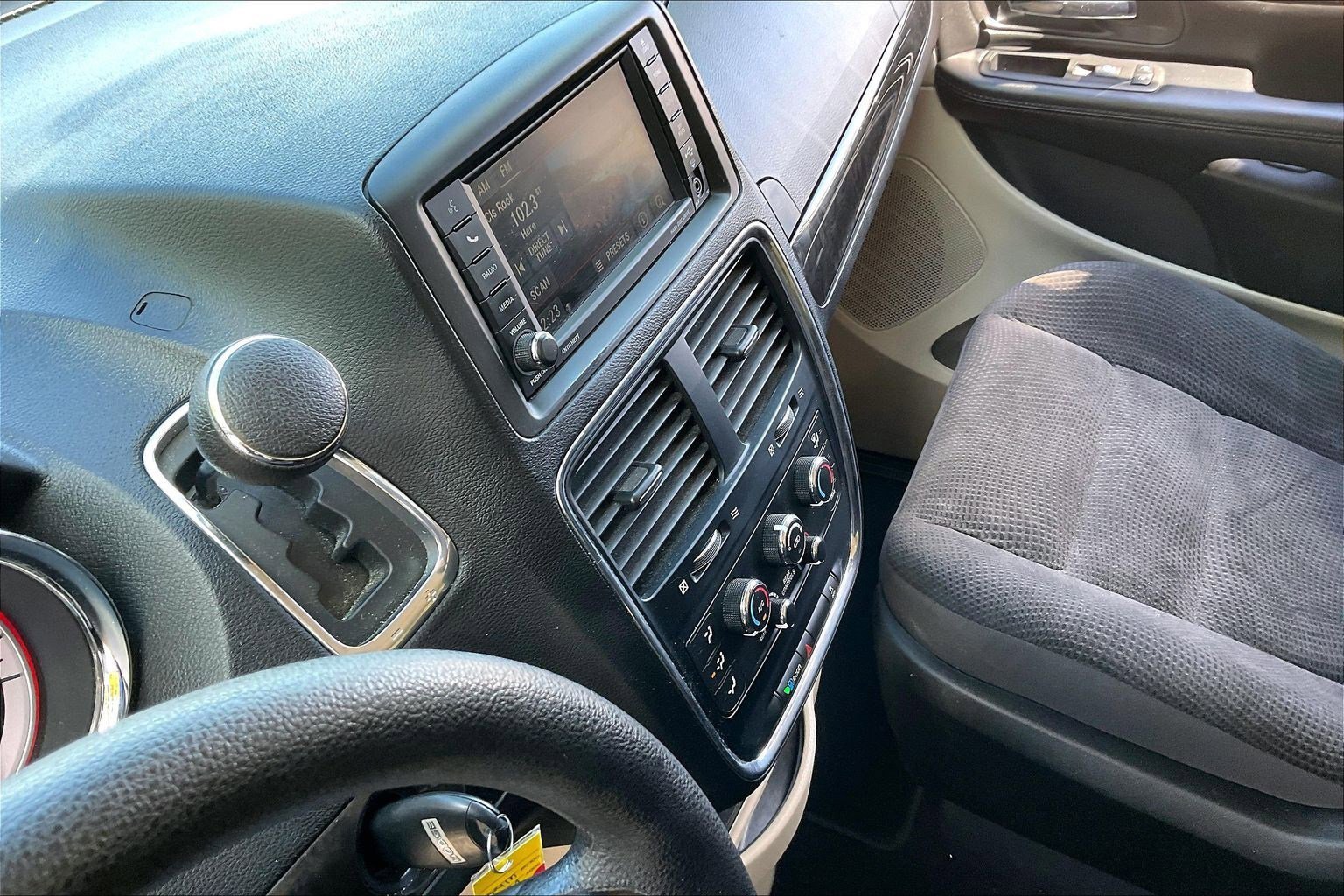 Used 2019 Dodge Grand Caravan SE FWD image 14