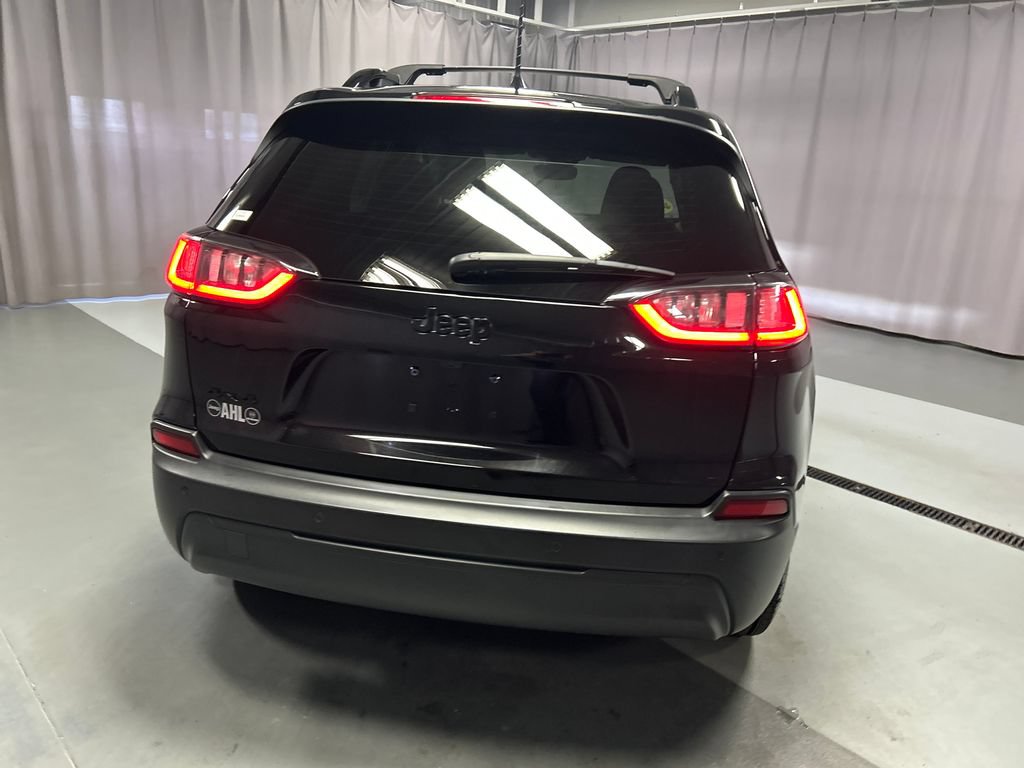 Used 2023 Jeep Cherokee Altitude Lux w/ Mopar Interior Package AWD/4WD image 6