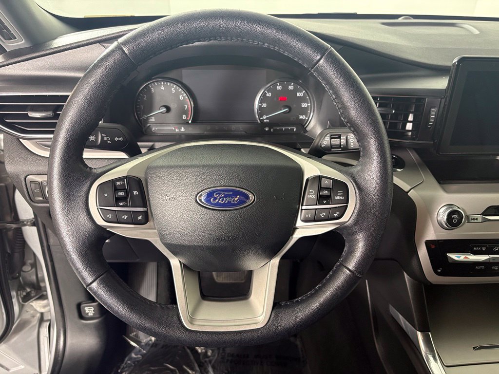 Used 2023 Ford Explorer XLT w/ Equipment Group 202A RWD image 23