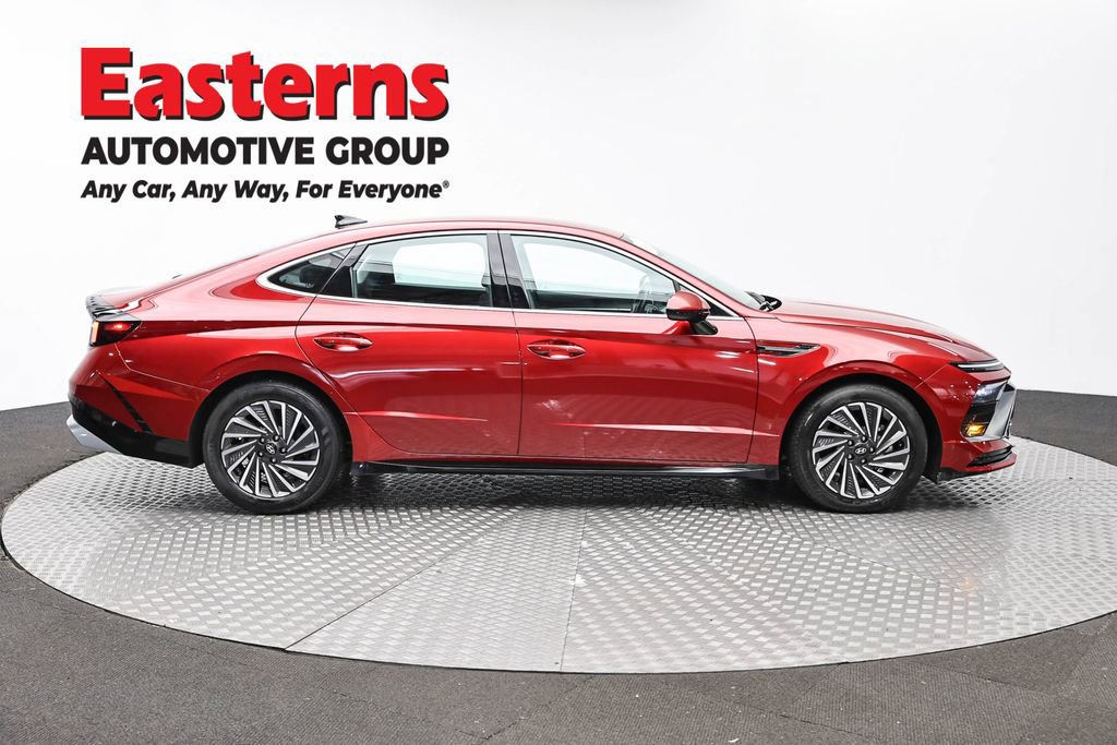 Used 2025 Hyundai Sonata SEL FWD image 4