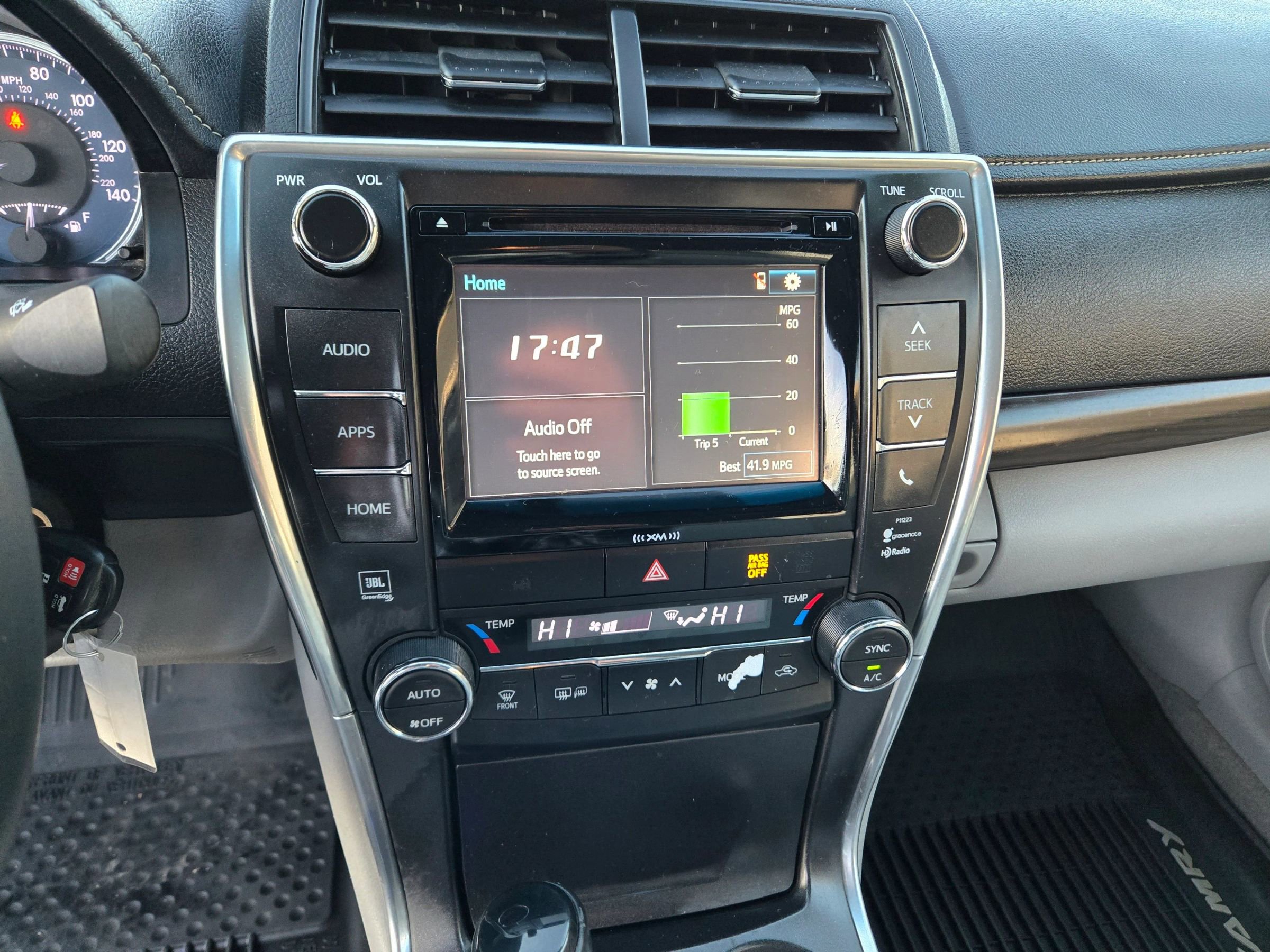 Used 2017 Toyota Camry XLE image 40