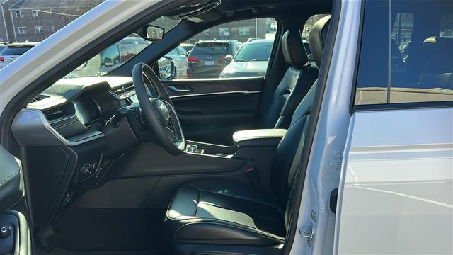 Used 2024 Jeep Grand Cherokee Limited image 9