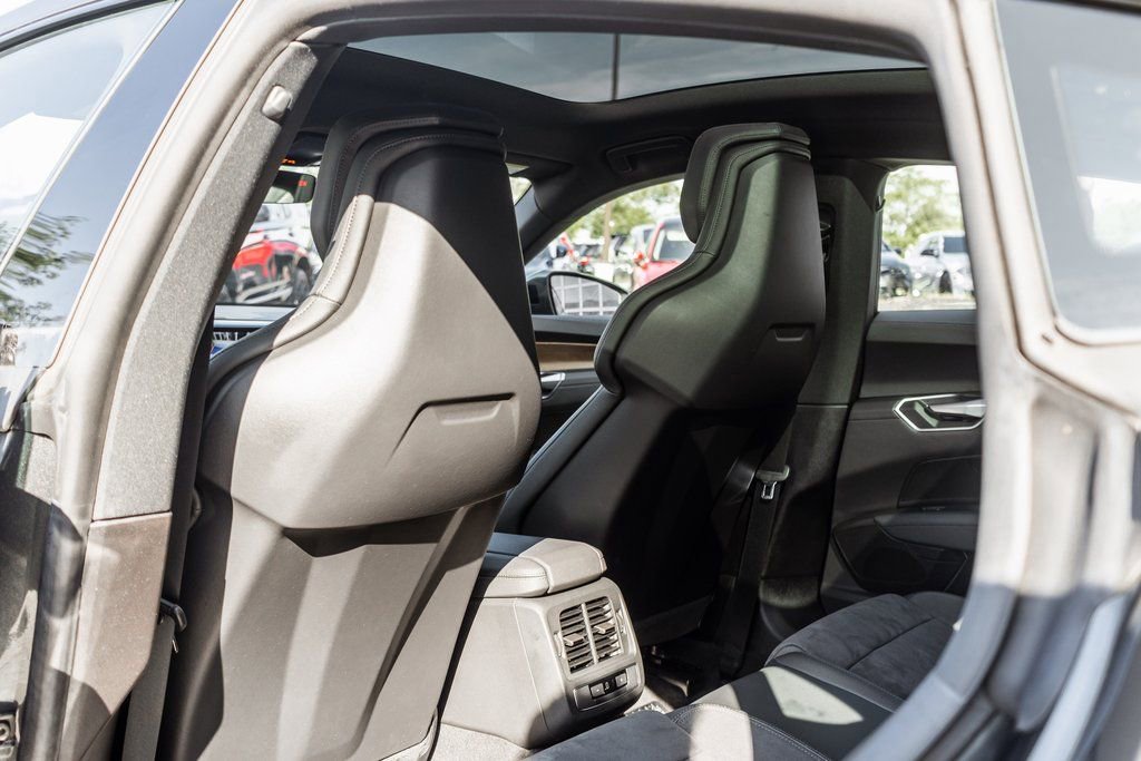 Used 2022 Audi e-tron GT Premium Plus image 23