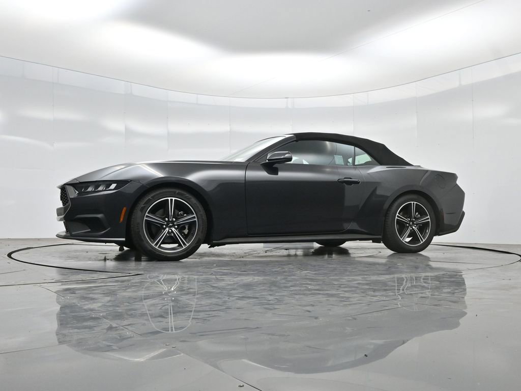 Used 2024 Ford Mustang Convertible image 6