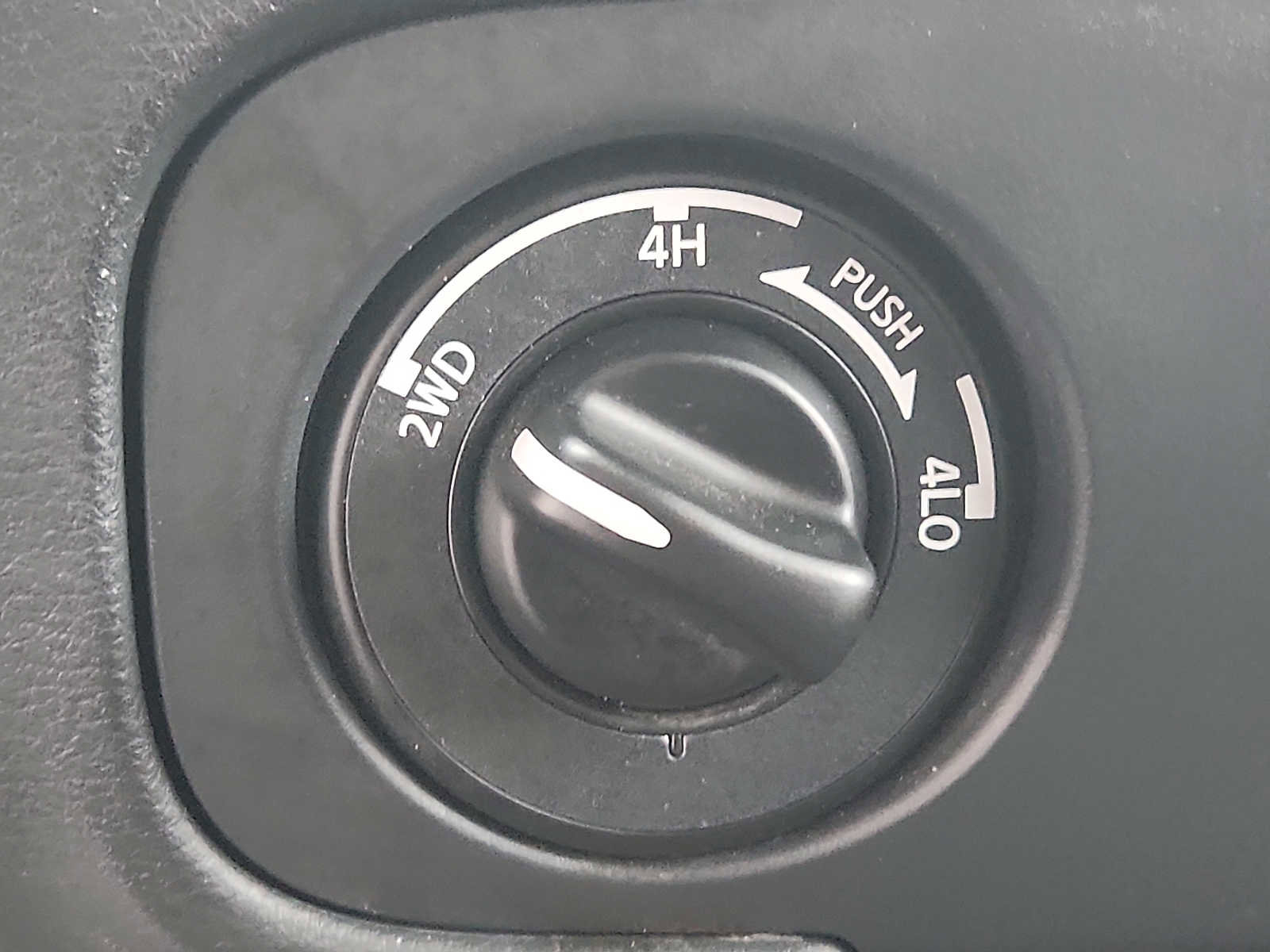 Used 2025 Nissan Frontier PRO-4X image 25