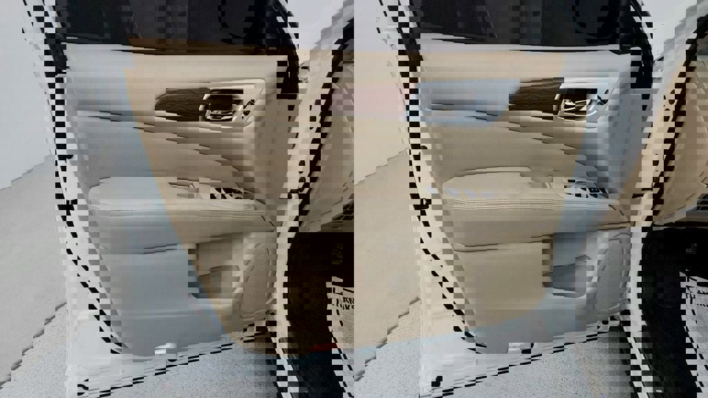 Used 2019 Nissan Pathfinder Platinum w/ Cargo Package image 11