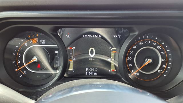 Used 2025 Jeep Wrangler Sahara image 28