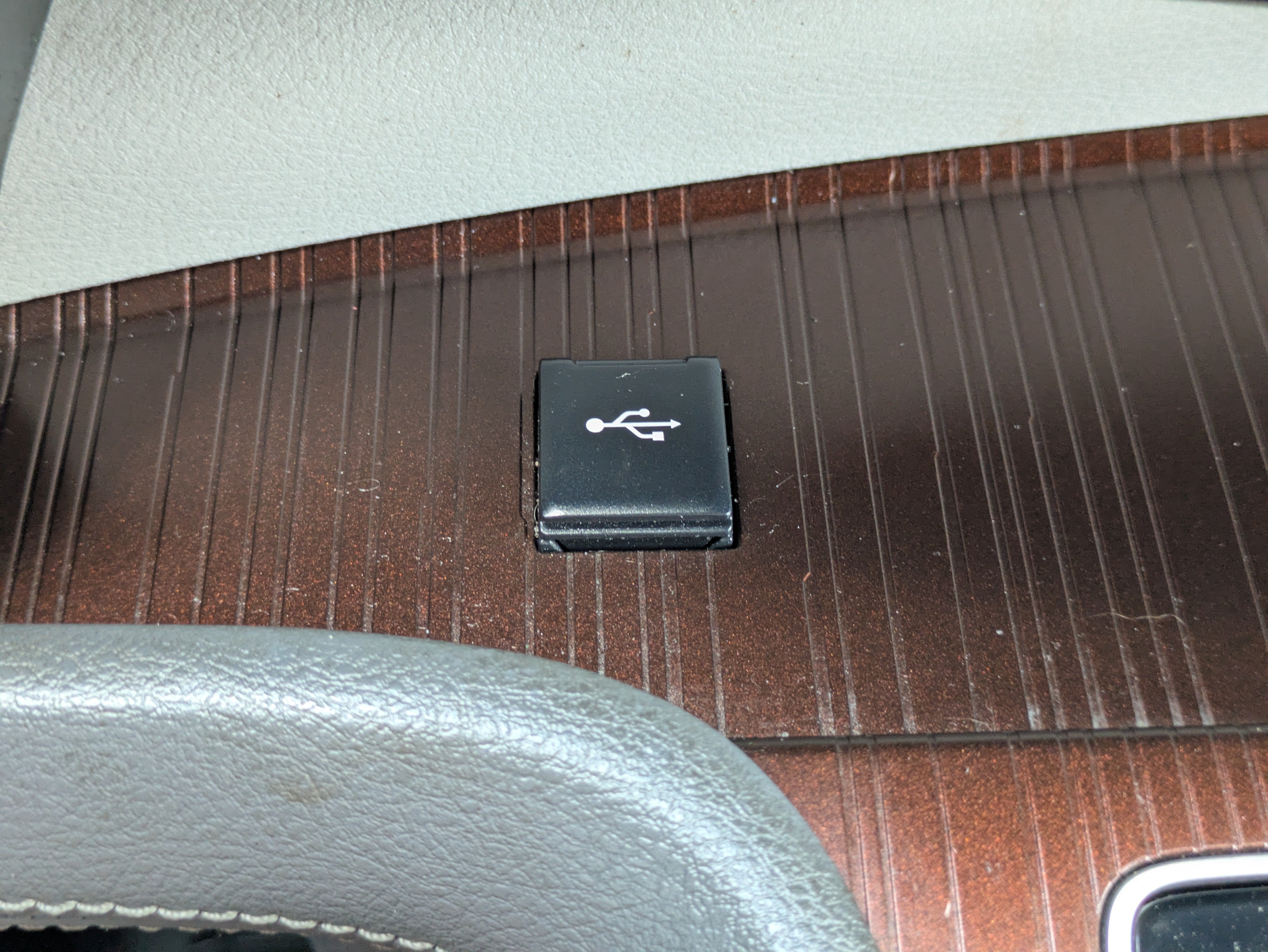 Used 2021 Toyota Sienna XLE w/ XLE Plus Package FWD image 27