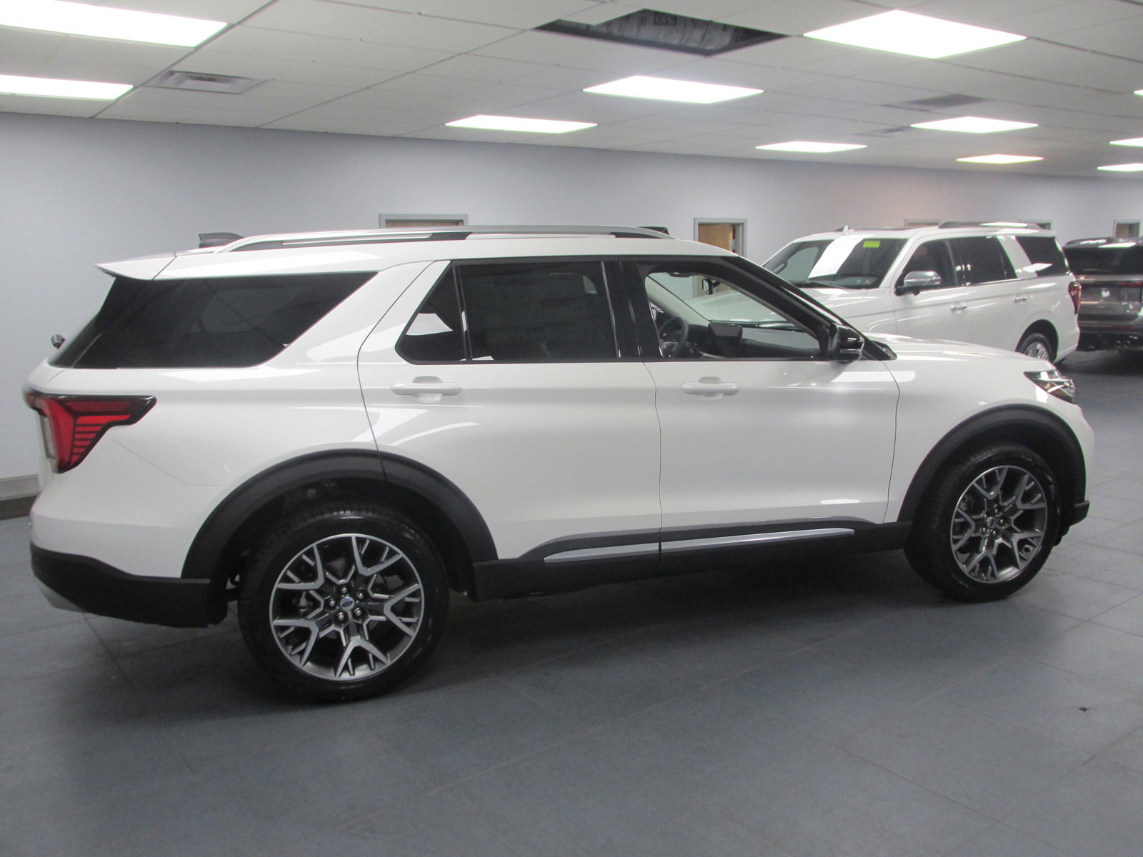New 2025 Ford Explorer Platinum w/ Ultimate Package image 3
