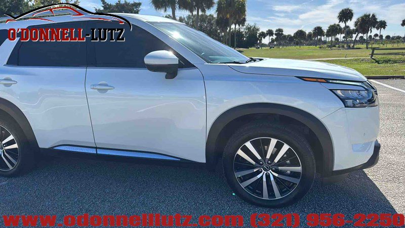 Used 2025 Nissan Pathfinder Platinum image 7