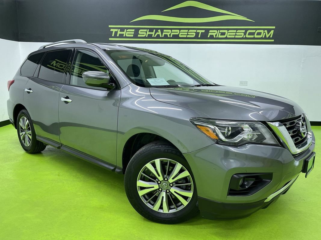 Used 2020 Nissan Pathfinder SV image 1