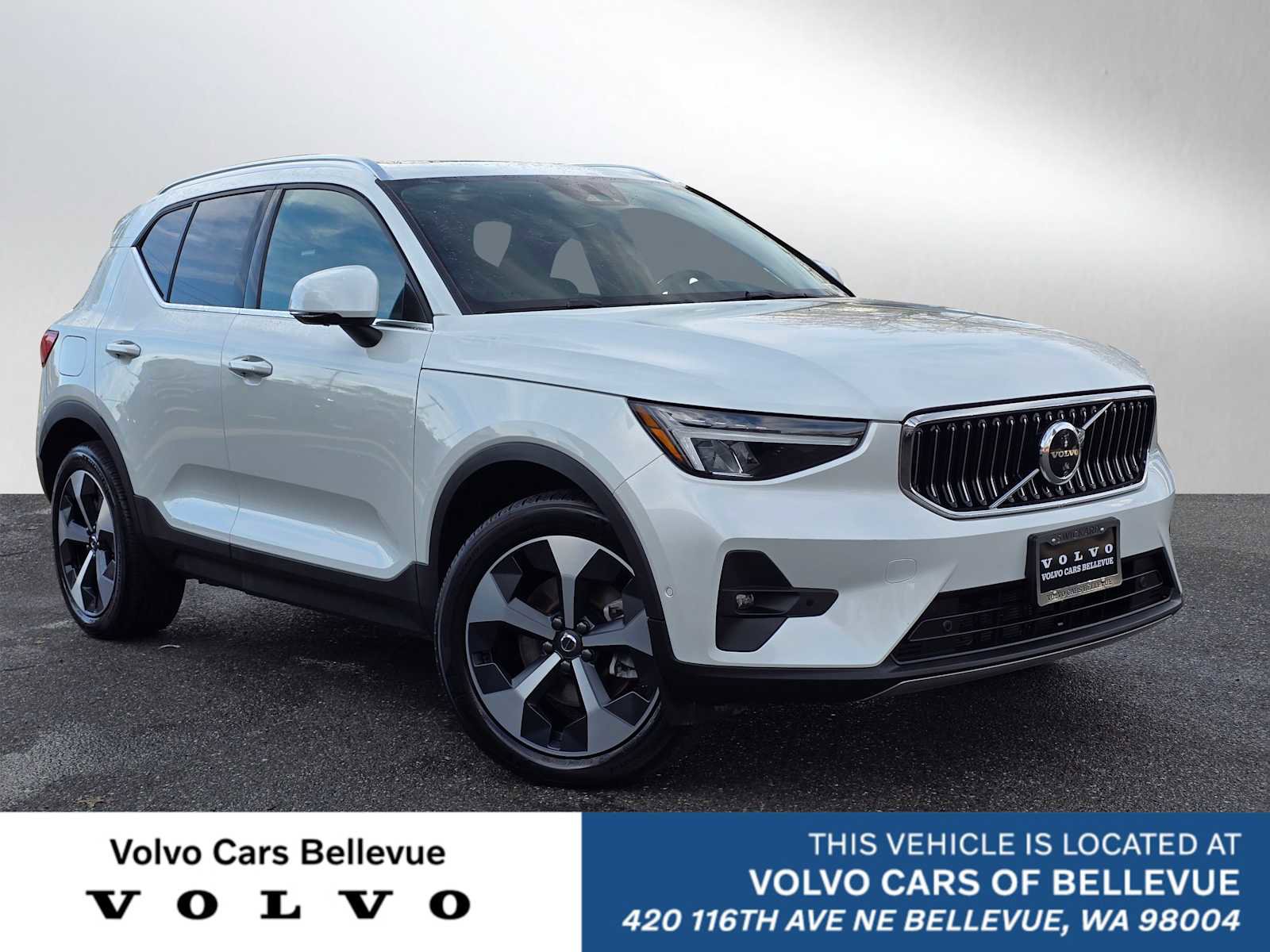 Certified 2025 Volvo XC40 B5 Plus image 1