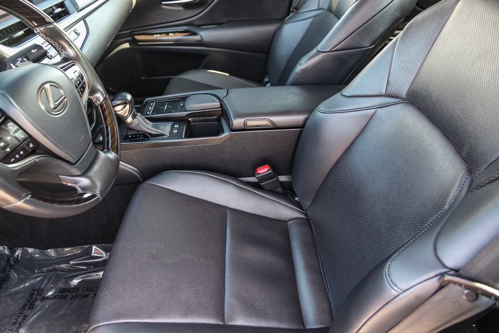 Used 2019 Lexus ES 300h w/ Premium Package FWD image 18