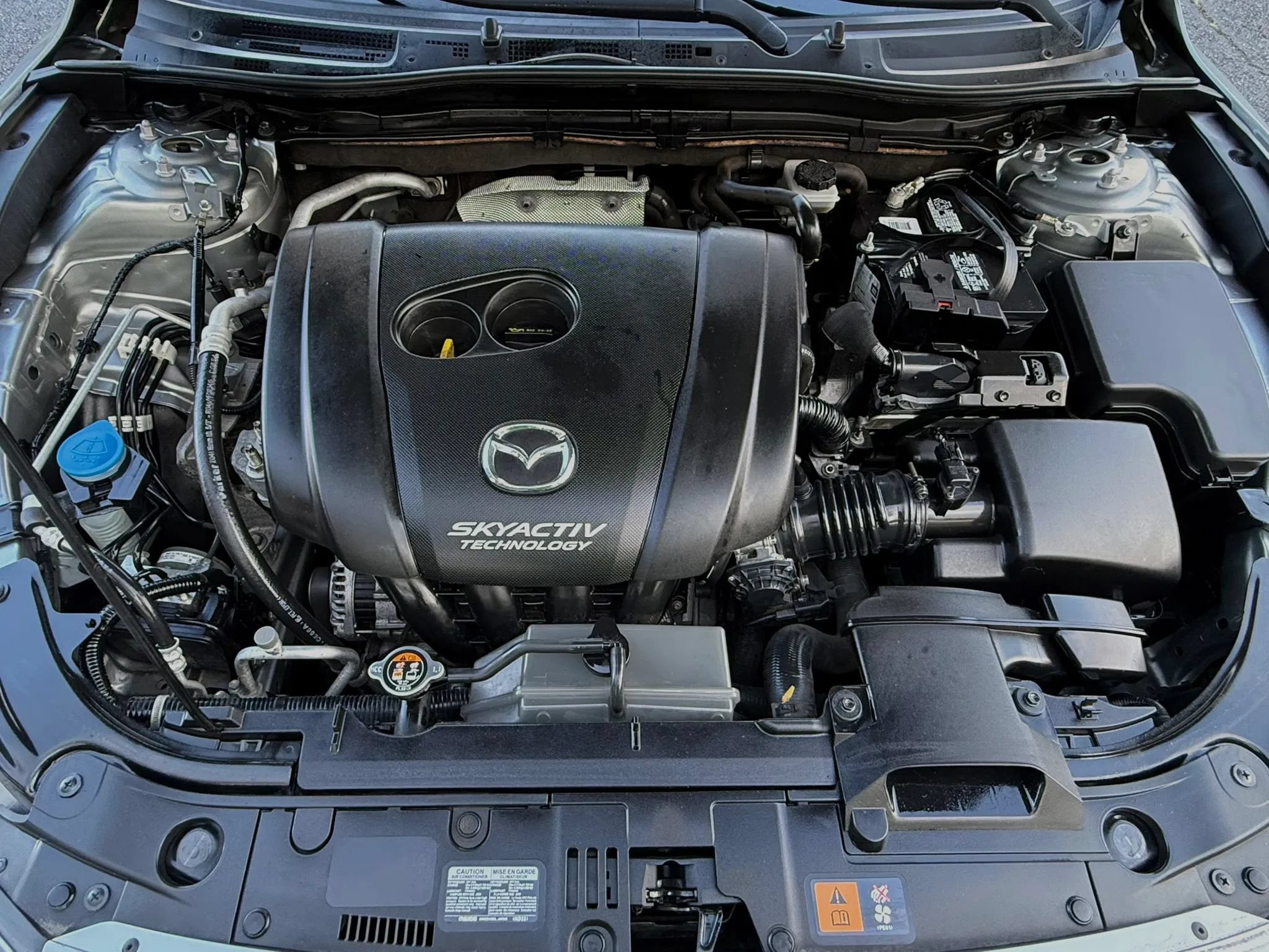 Used 2016 MAZDA MAZDA3 i Touring w/ Popular Equipment Package FWD image 9