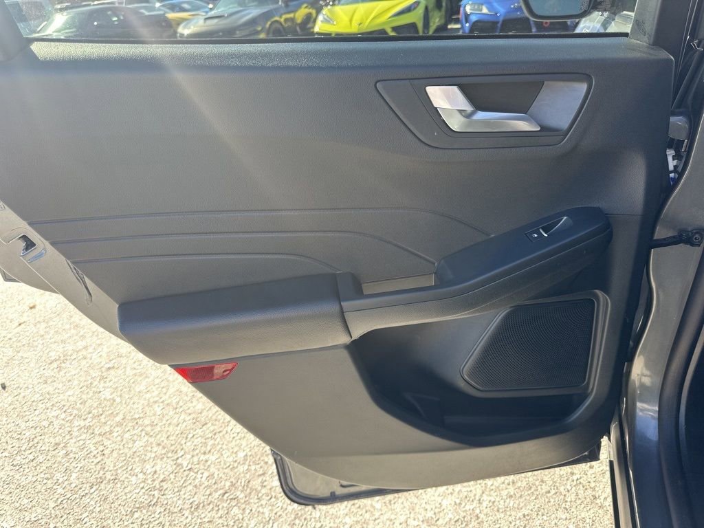 Used 2025 Ford Escape ST-Line image 25