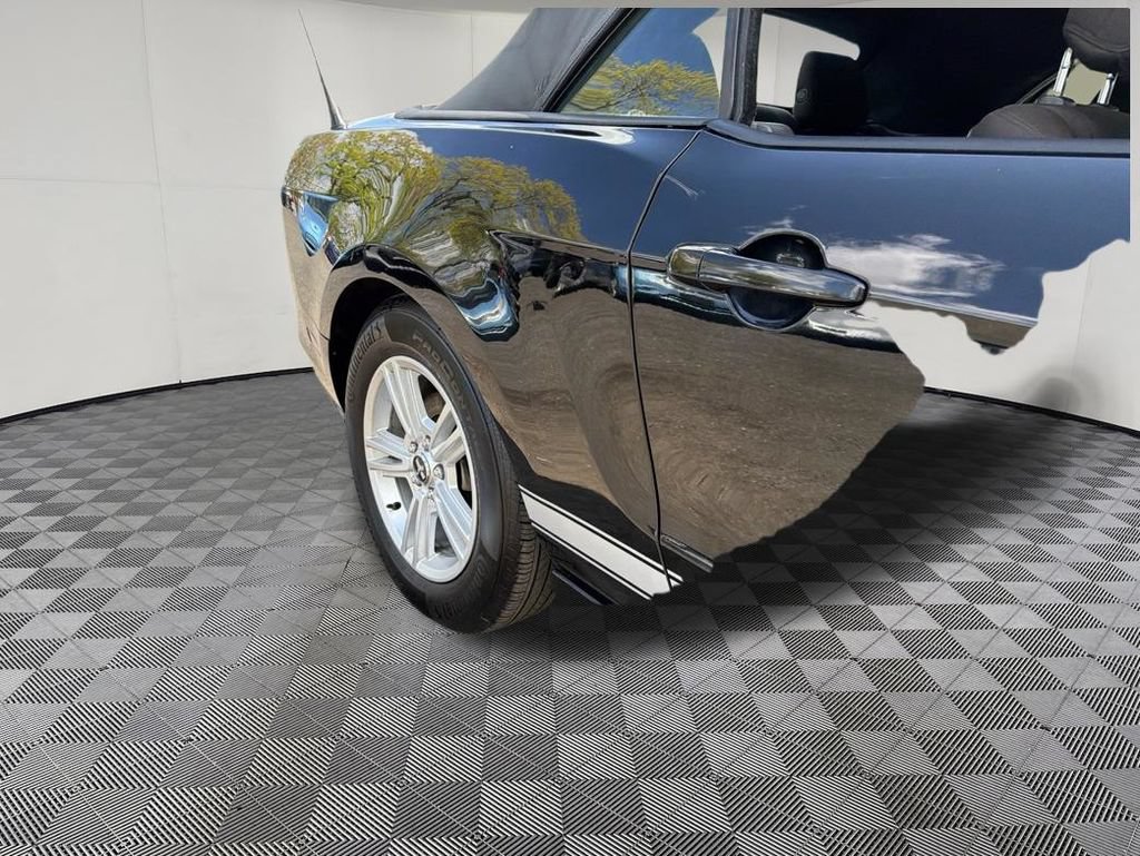Used 2014 Ford Mustang Convertible RWD image 15