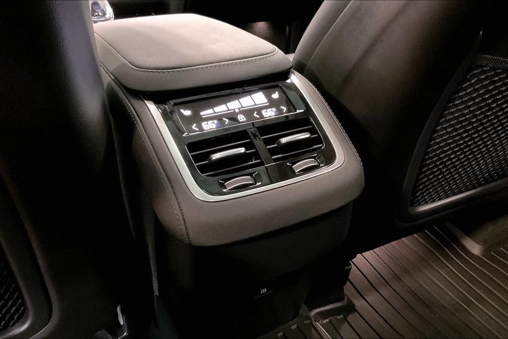 Used 2026 Volvo XC90 B6 Plus w/ Protection Package AWD/4WD image 11