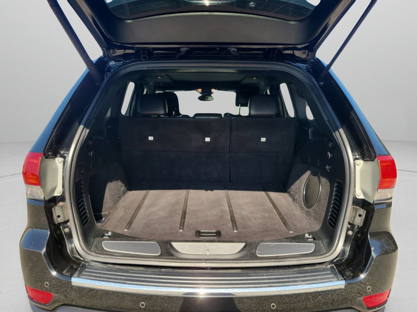 Used 2017 Jeep Grand Cherokee Limited w/ Luxury Group II image 7