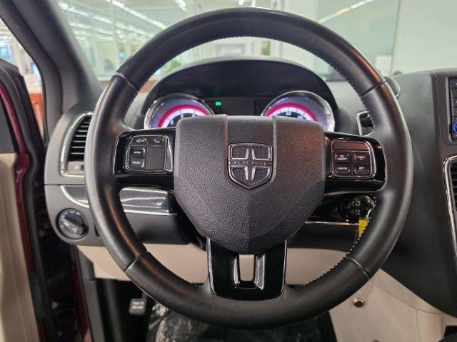 Used 2018 Dodge Grand Caravan SXT FWD image 11