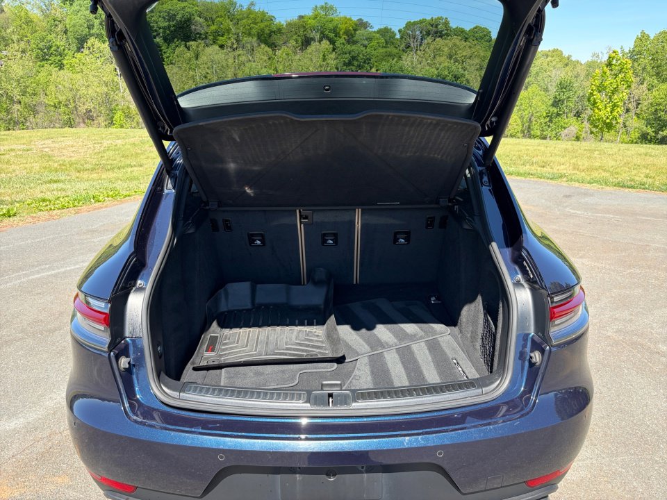 Used 2021 Porsche Macan AWD/4WD image 17