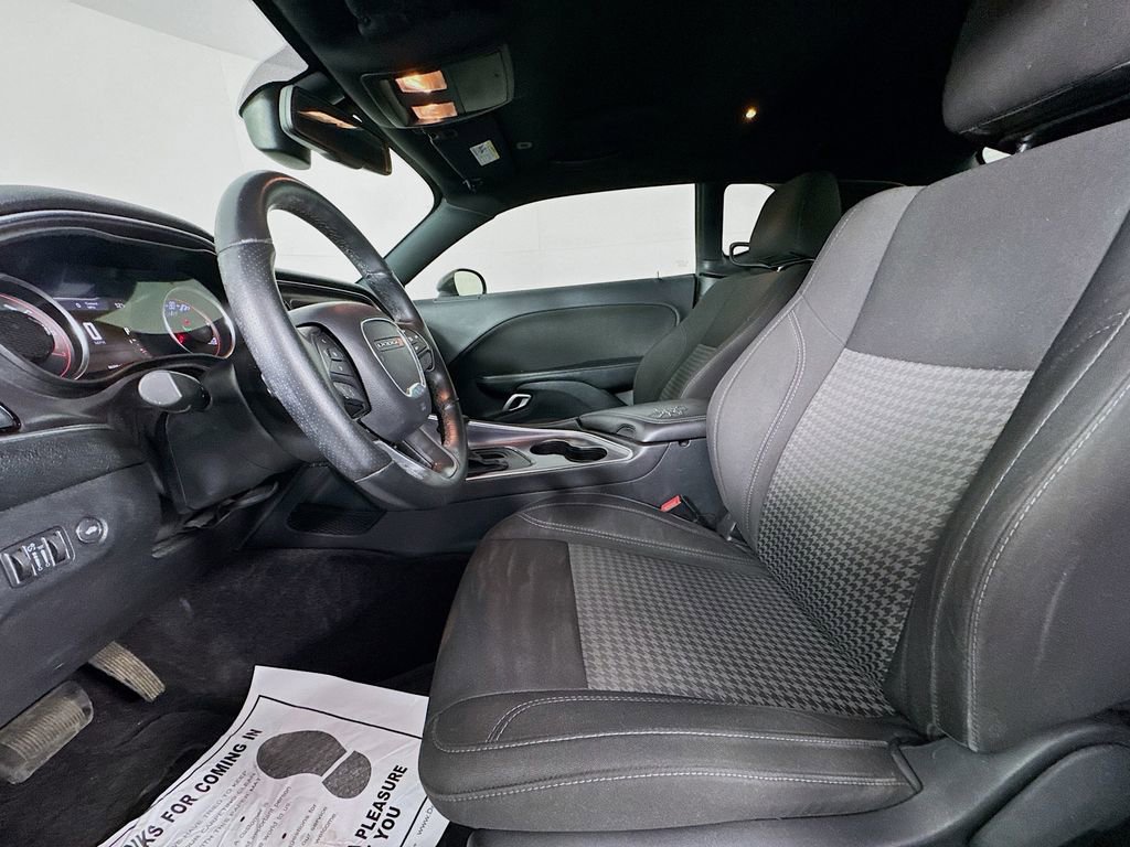 Used 2017 Dodge Challenger SXT image 24