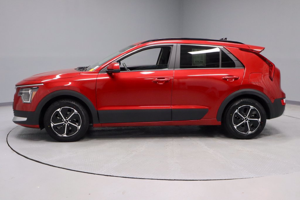 Used 2025 Kia Niro LX FWD image 7