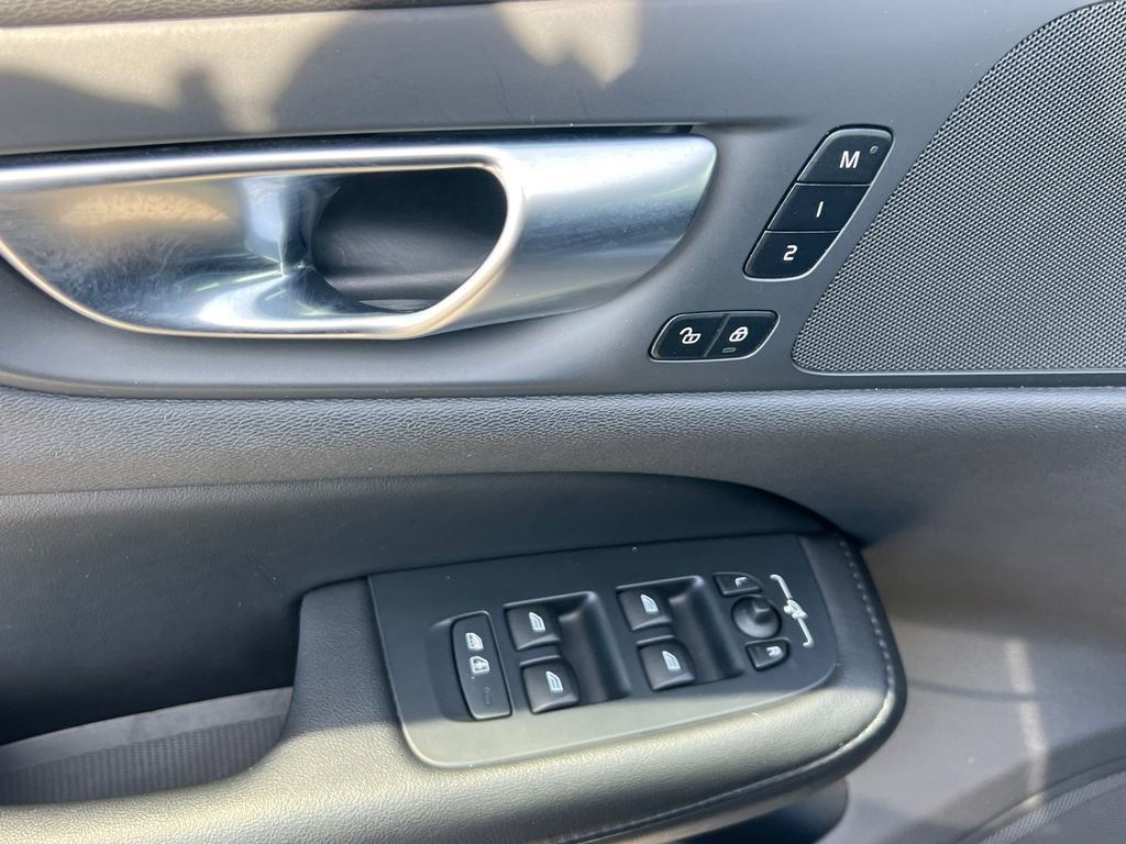 Used 2024 Volvo V60 B5 Cross Country Plus image 19
