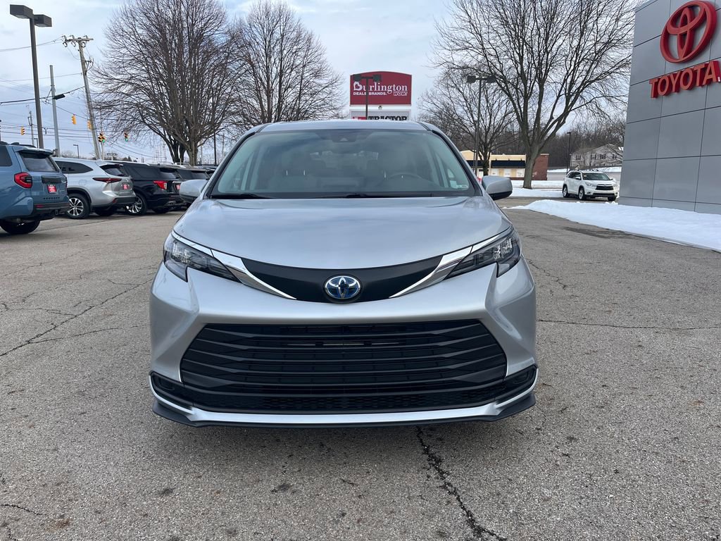 Certified 2024 Toyota Sienna LE image 8