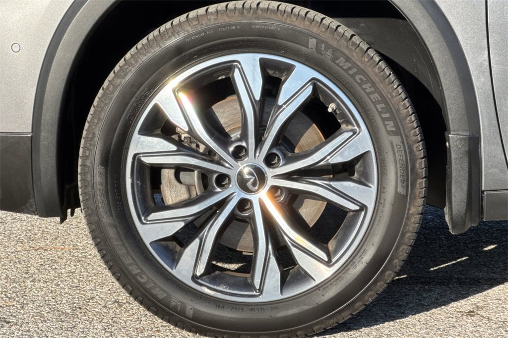 Used 2017 INFINITI QX30 Premium w/ Navigation Package image 25