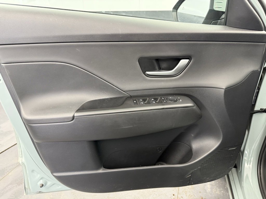 Used 2025 Hyundai Kona Limited image 23