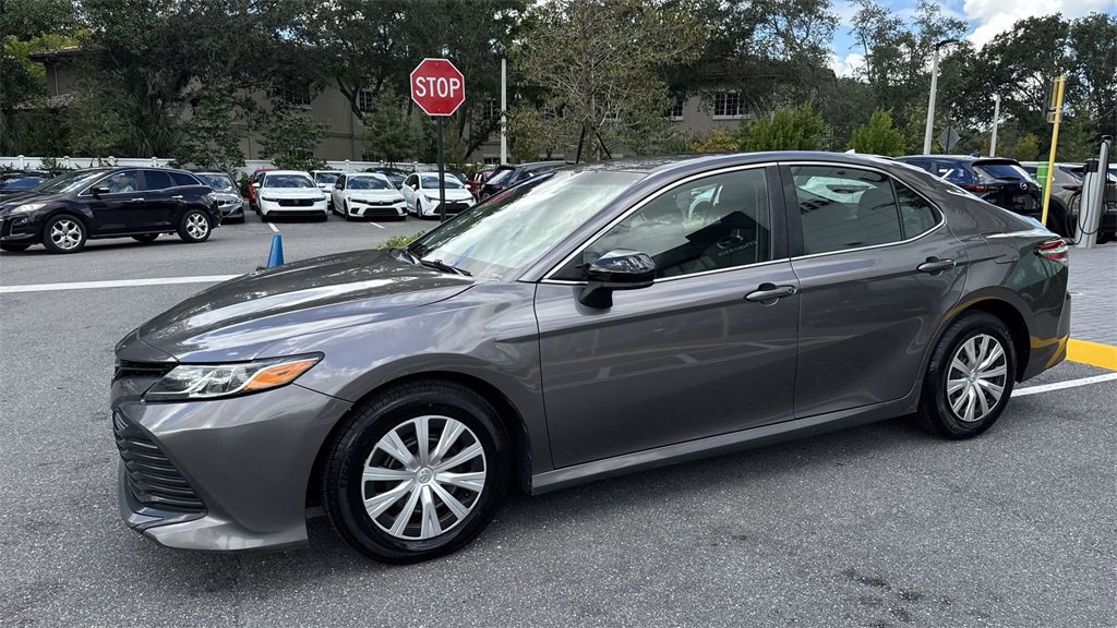 Used 2018 Toyota Camry L image 11
