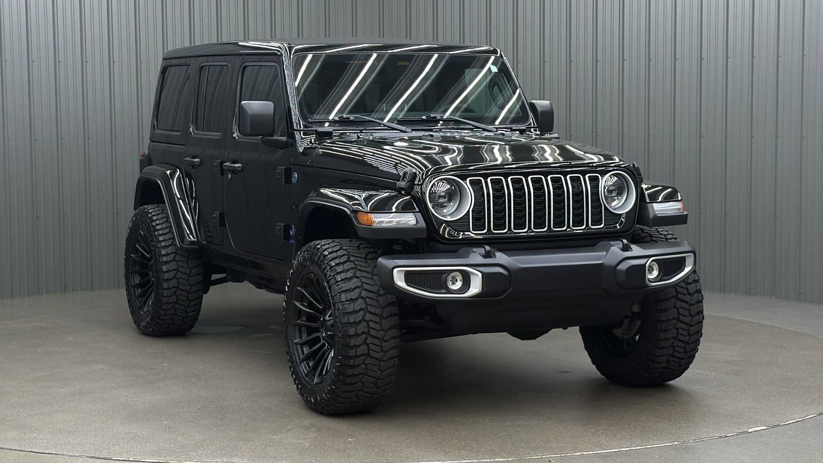 Used 2025 Jeep Wrangler Unlimited Sahara w/ Safety Group AWD/4WD image 7
