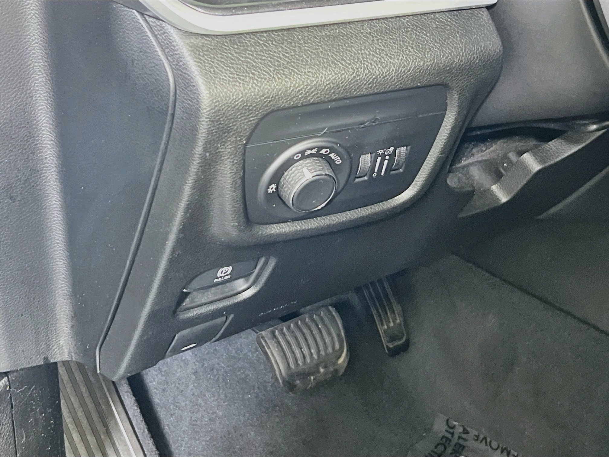 Used 2023 Jeep Grand Cherokee Altitude RWD image 10