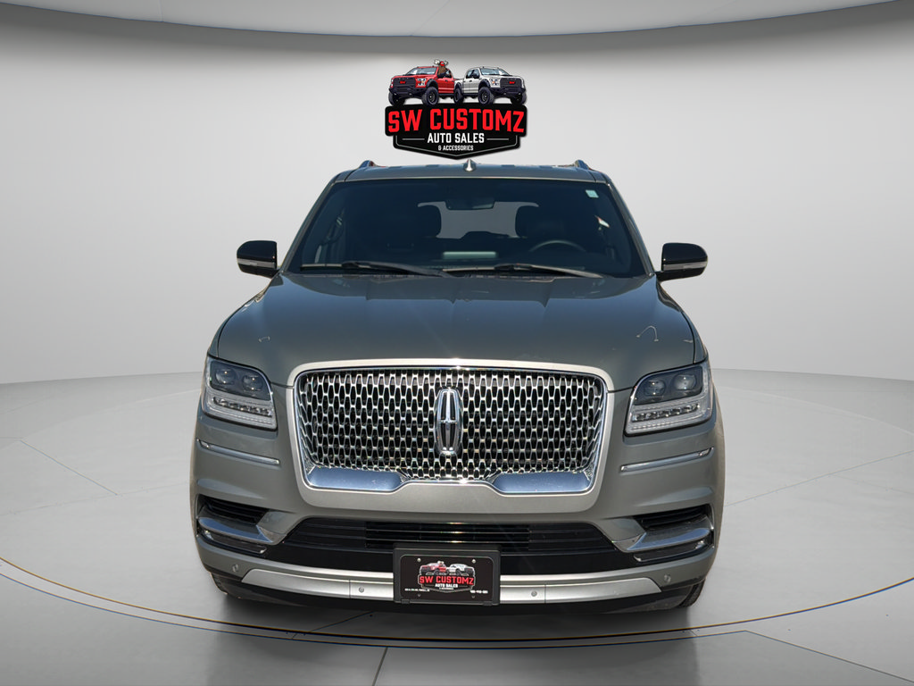 Used 2019 Lincoln Navigator Premiere AWD/4WD image 2