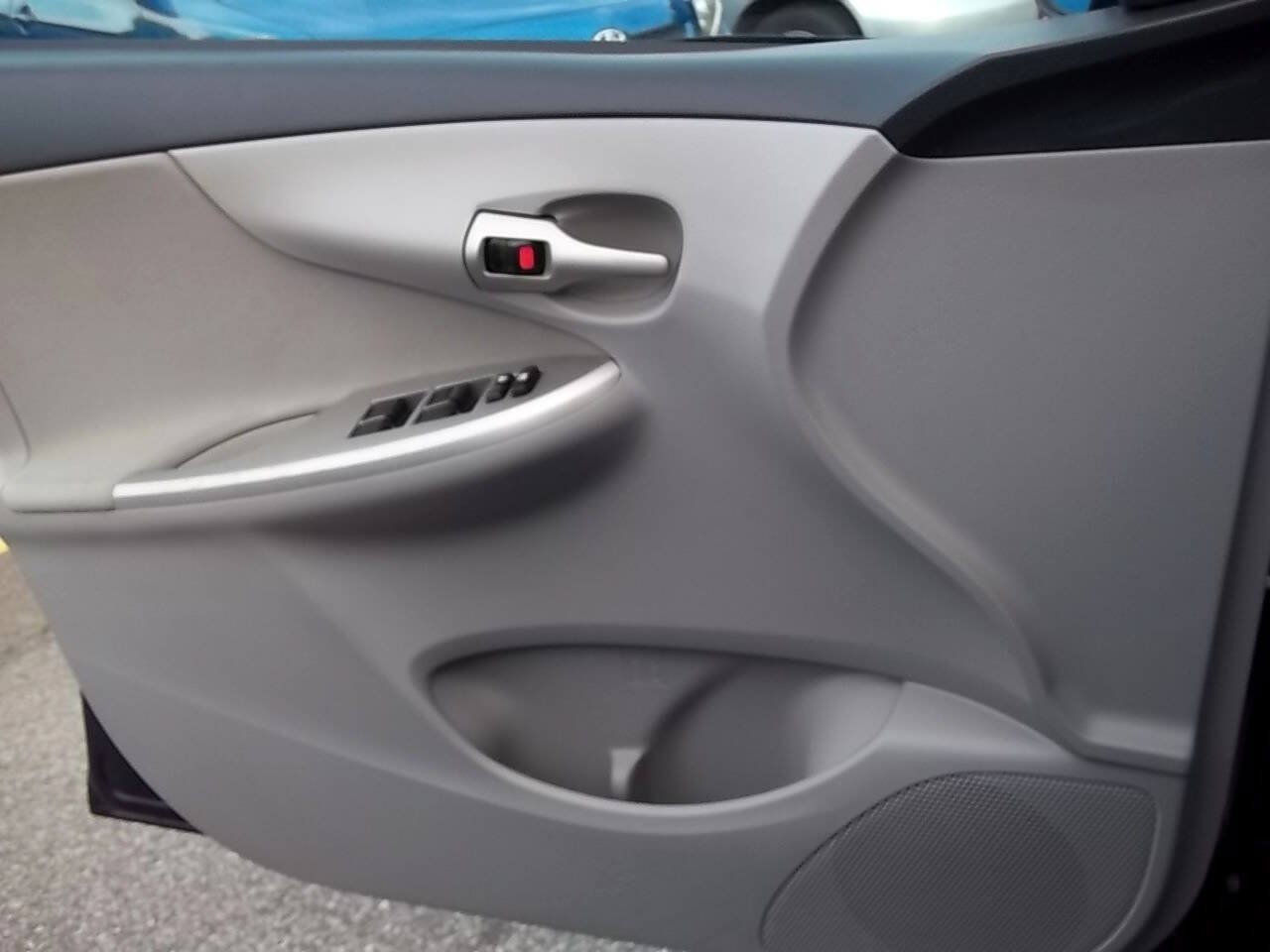 Used 2011 Toyota Corolla LE FWD image 13