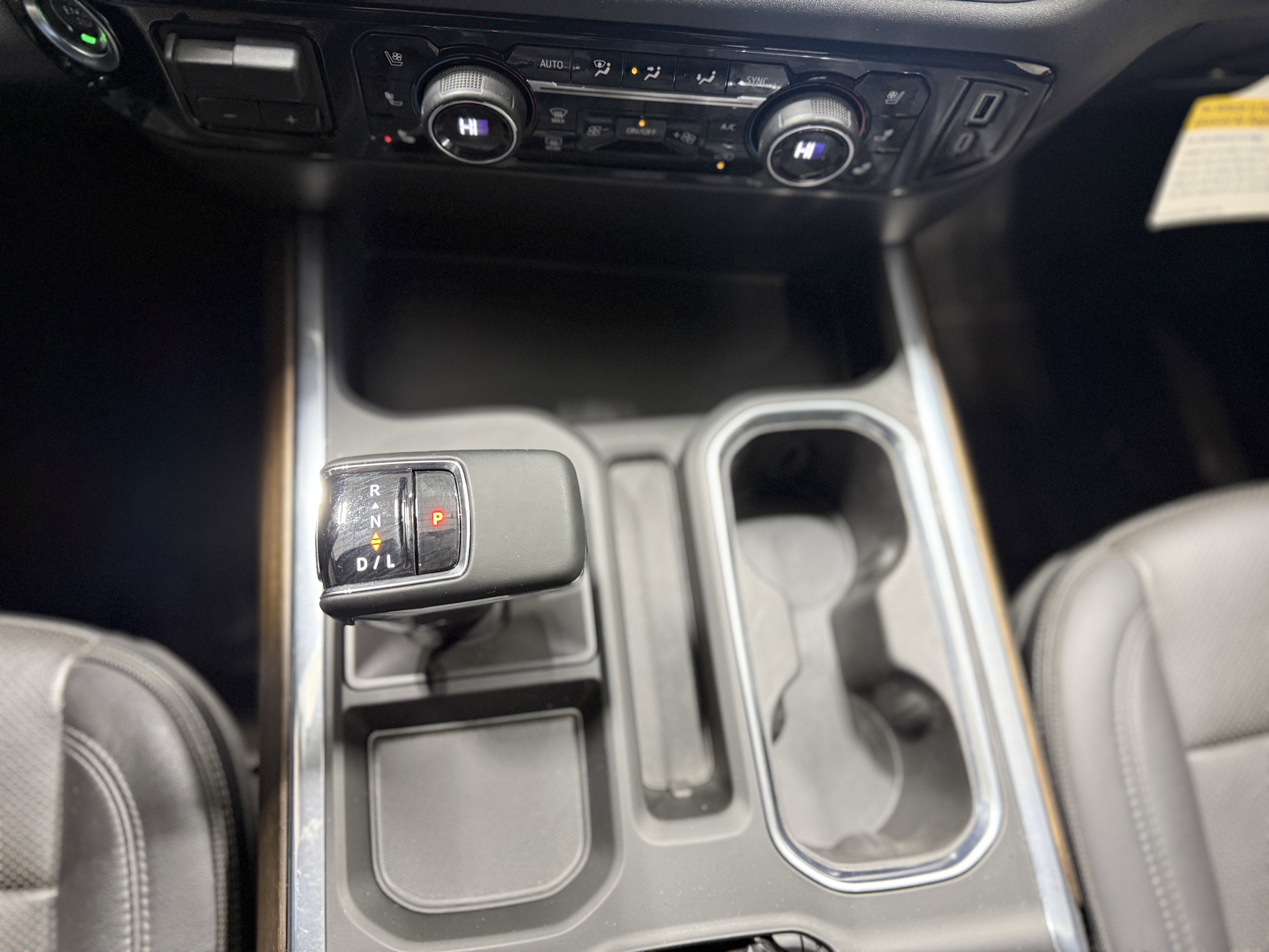 Certified 2024 Chevrolet Silverado 1500 High Country w/ Technology Package image 22