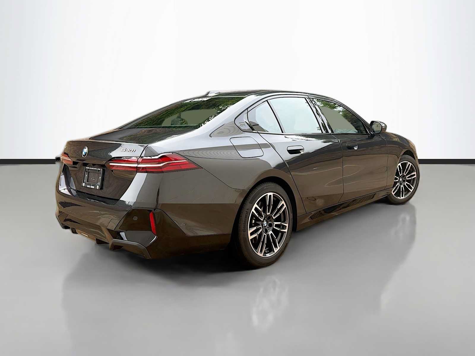 Used 2026 BMW 530i xDrive w/ M Sport Package AWD/4WD image 3