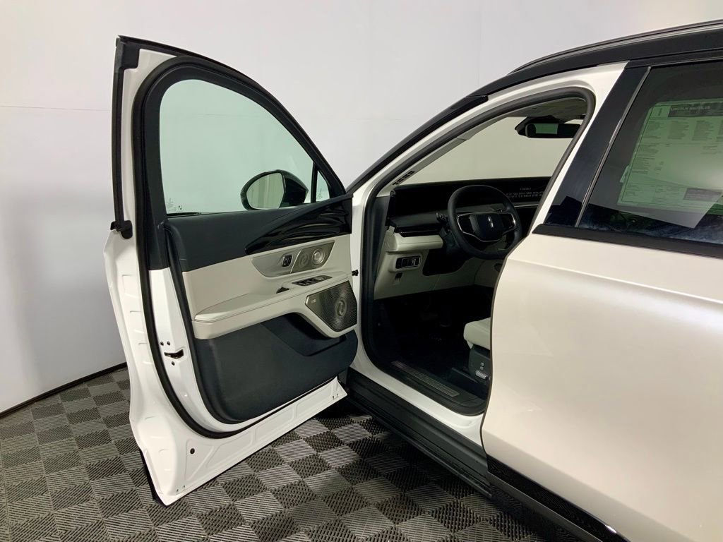 New 2026 Lincoln Nautilus Reserve image 16