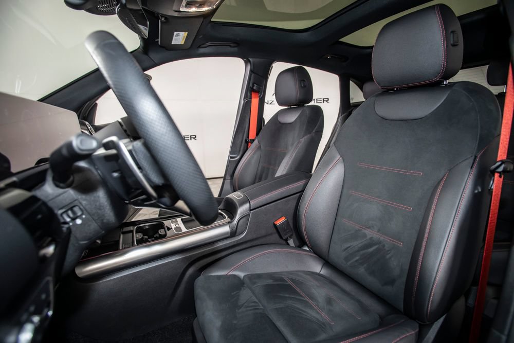 Used 2025 Mercedes-Benz GLA 35 AMG 4MATIC image 13