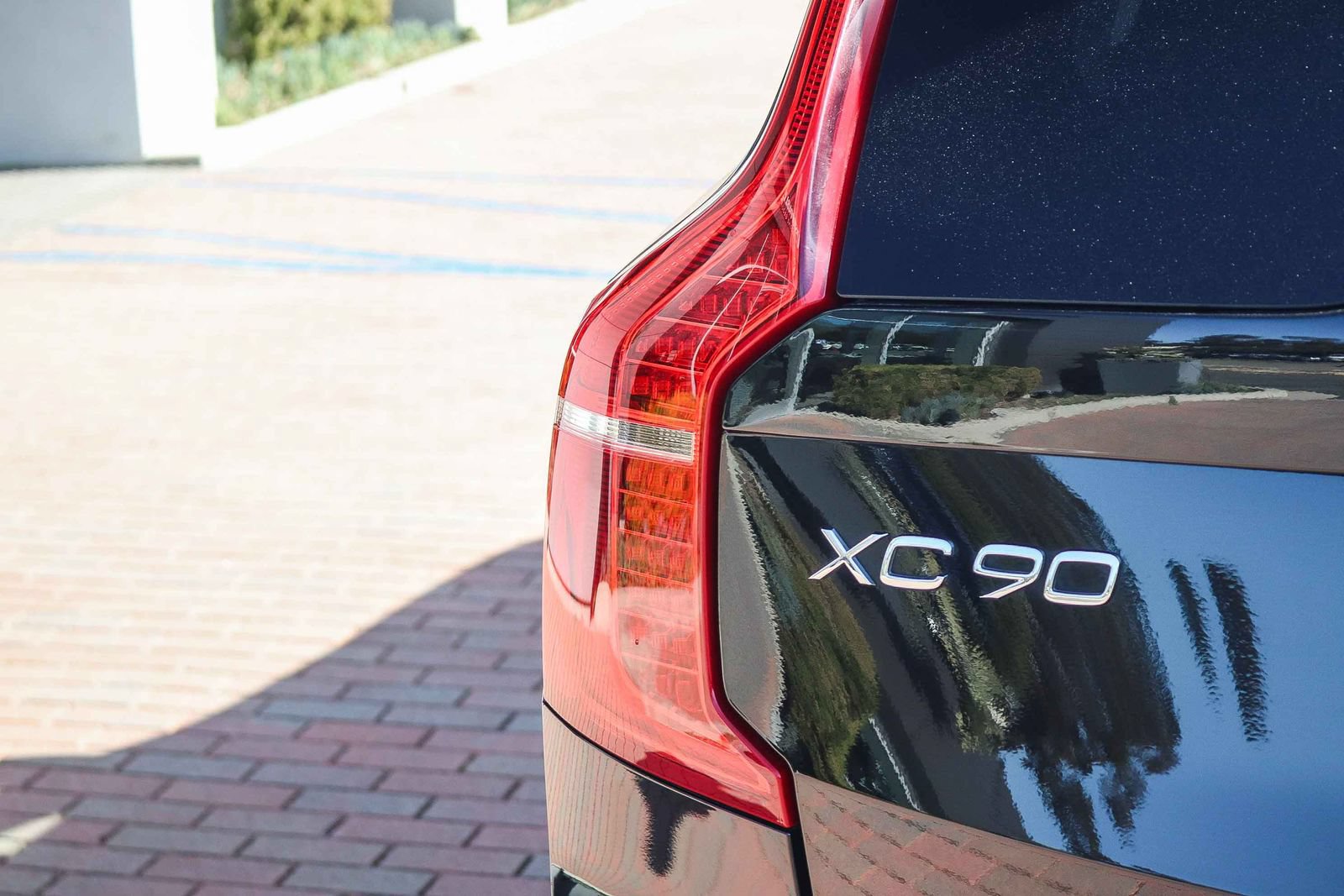 Used 2025 Volvo XC90 T8 Plus w/ Protection Package Premier AWD/4WD image 9
