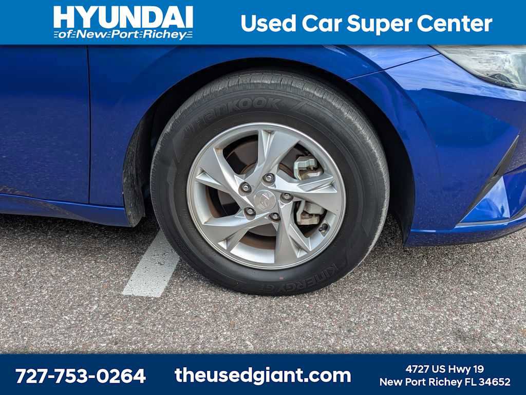 Used 2023 Hyundai Elantra SE w/ Cargo Package image 5