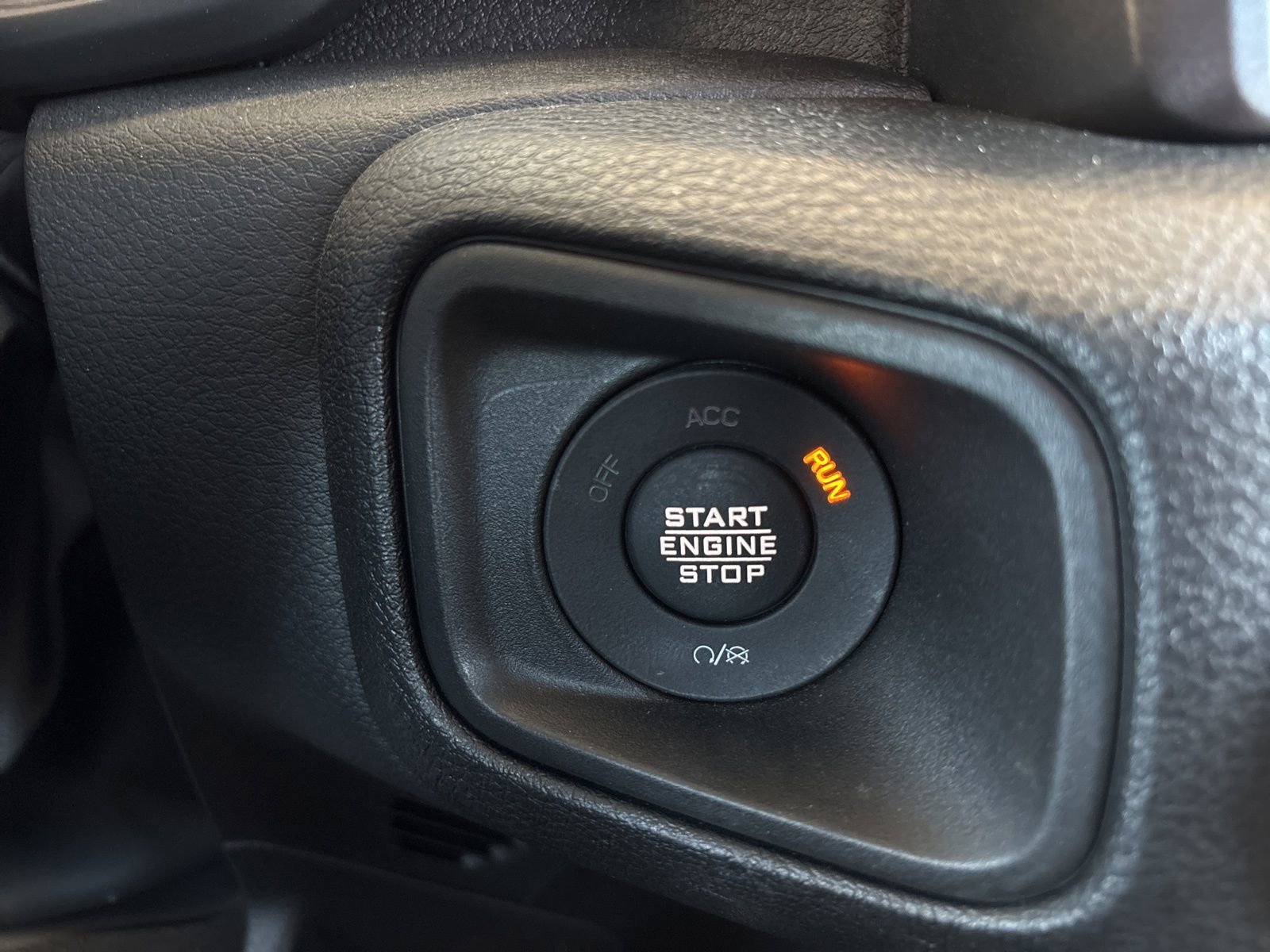 Used 2025 Jeep Wrangler Sport image 25