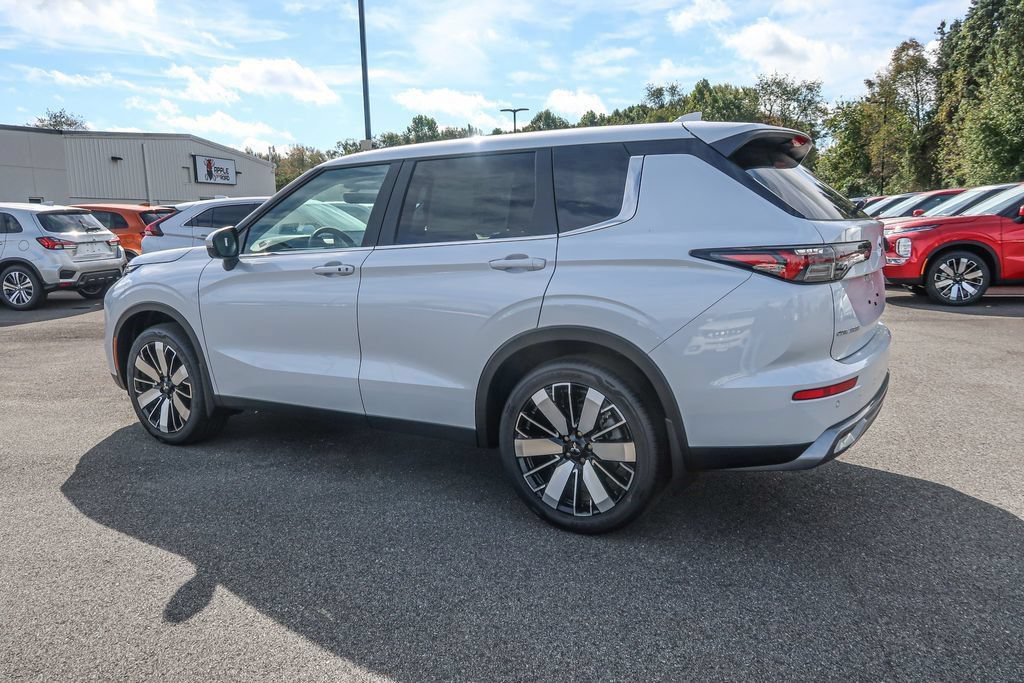 New 2025 Mitsubishi Outlander SE AWD/4WD image 14
