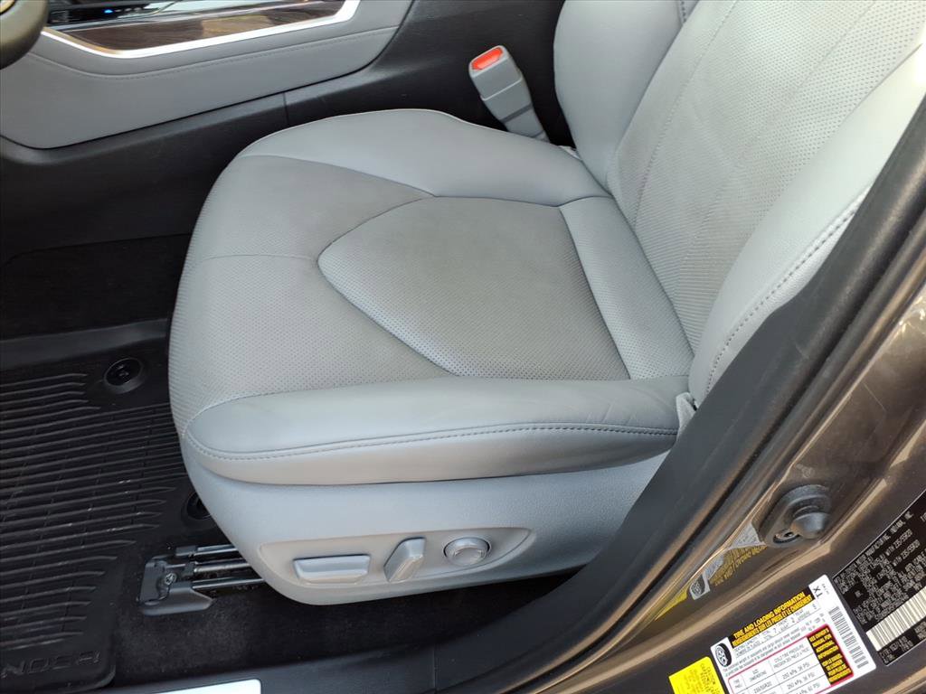 Used 2023 Toyota Highlander Limited image 24