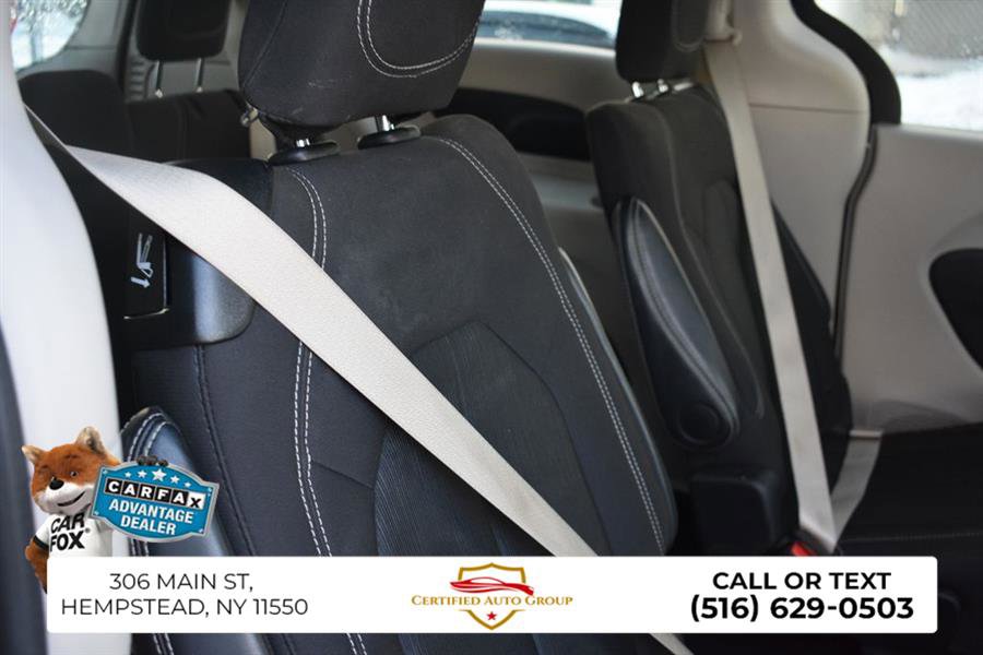 Used 2024 Chrysler Voyager LX image 25