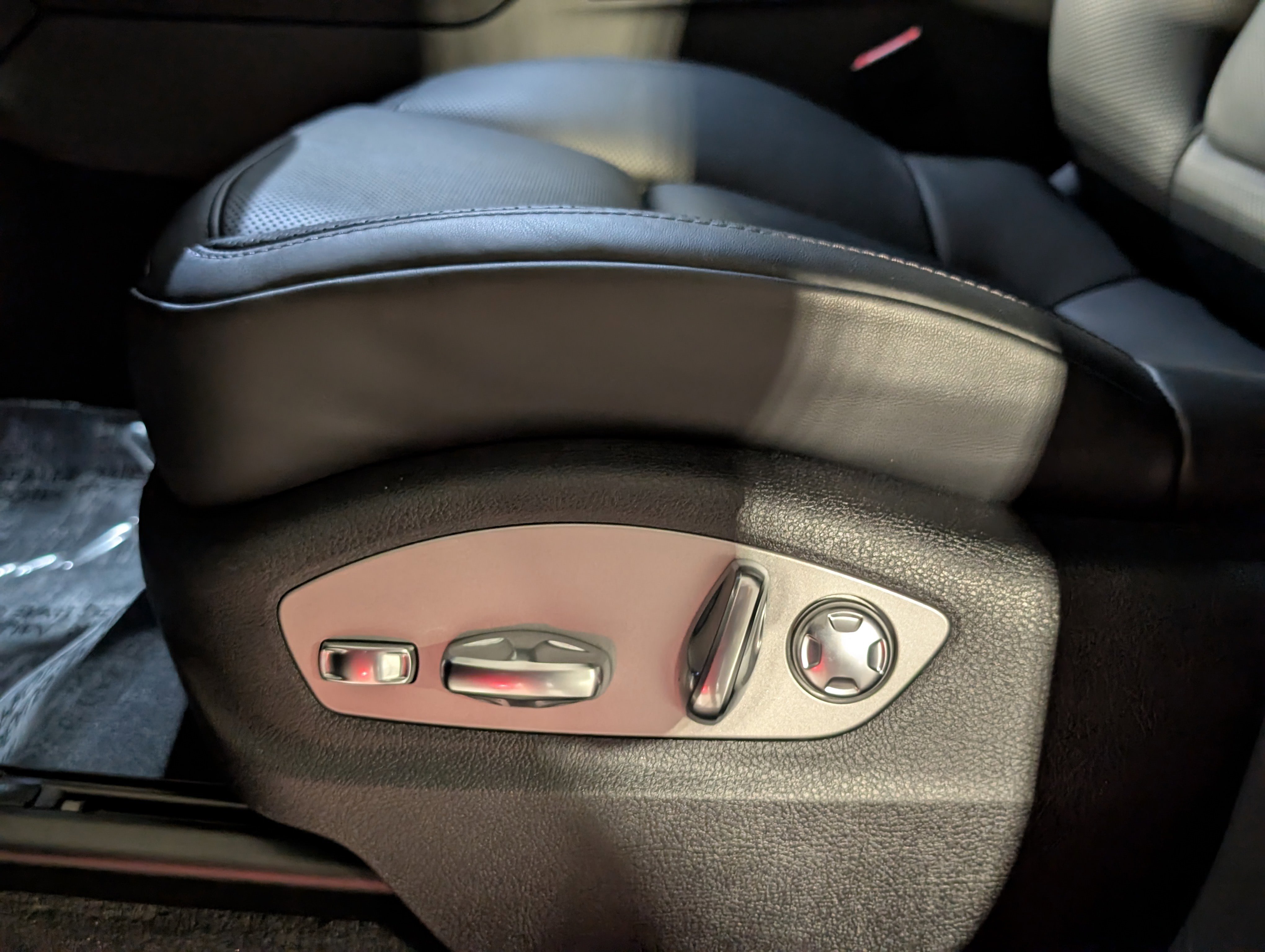 Certified 2025 Porsche Macan image 20