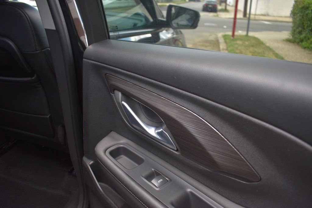 Used 2023 GMC Terrain SLT FWD image 28