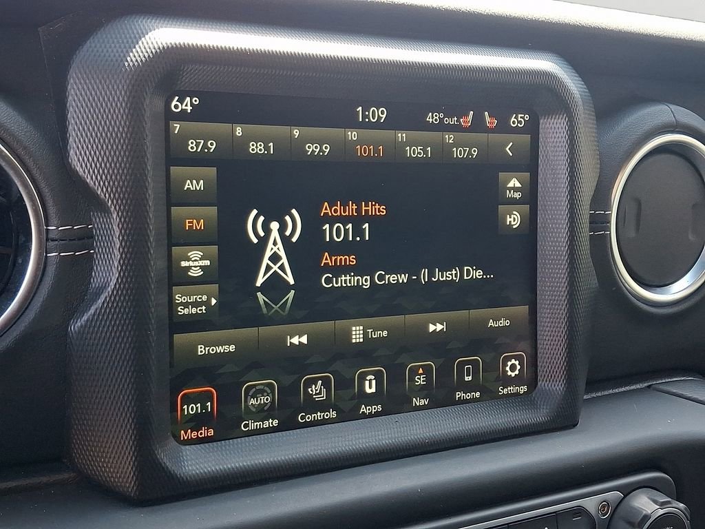 Used 2023 Jeep Wrangler Unlimited Sahara w/ Cold Weather Group AWD/4WD image 17