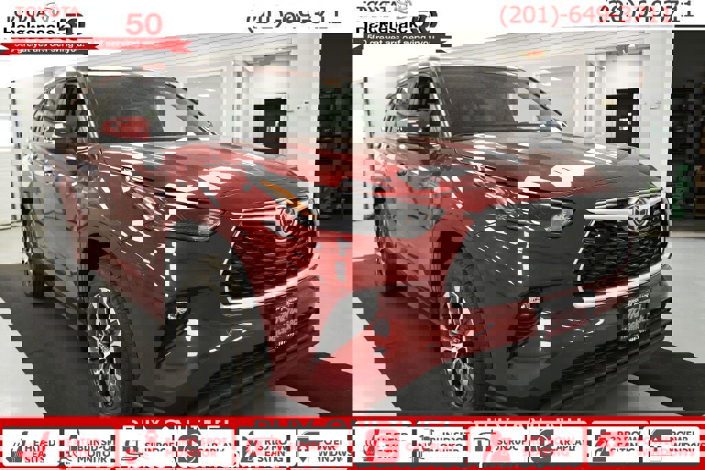 New 2023 Toyota Highlander XLE image 1